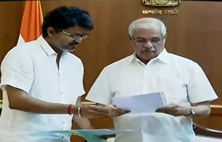 நாளை காலை முதலமைச்சராக பதவி ஏற்கிறார் விஜய்