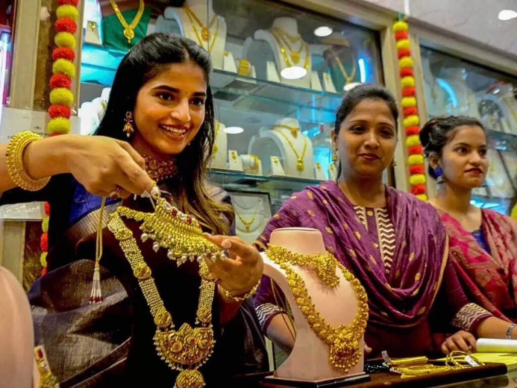 தங்கம் விலை சவரனுக்கு ரூ.400 குறைந்தது..!!