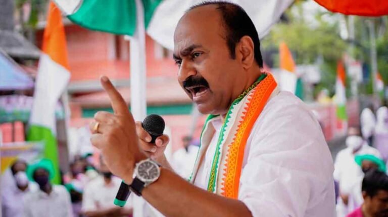 கேரளாவின் புதிய முதல்வர் வி.டி.சதீசன்! 10 நாள் இழுபறிக்கு பின் காங்கிரஸ் அறிவிப்பு  ​