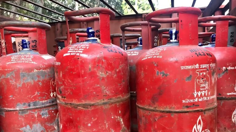 மே முதல் நாளில் வணிகர்களுக்கு ஷாக்! கேஸ் சிலிண்டர் விலை ரூ.993 உயர்வு  