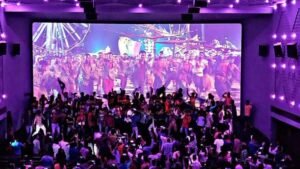திரையரங்குகளில் தினசரி 5 காட்சிகளுக்கு அனுமதி; தமிழக முதலமைச்சர் விஜய் உத்தரவு  