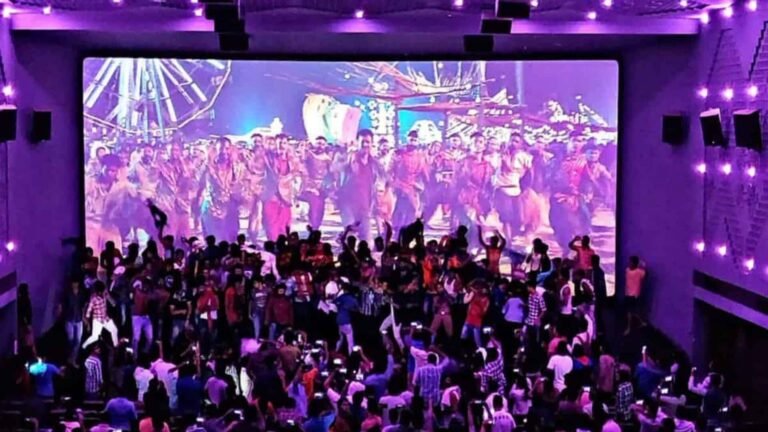 திரையரங்குகளில் தினசரி 5 காட்சிகளுக்கு அனுமதி; தமிழக முதலமைச்சர் விஜய் உத்தரவு  