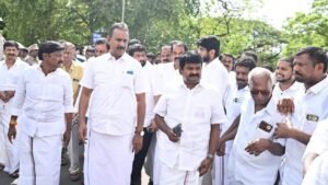 ‘அதிமுக உடையவில்லை..ஆனால்’: EPS-க்கு எஸ்.பி.வேலுமணி வைத்த செக்  