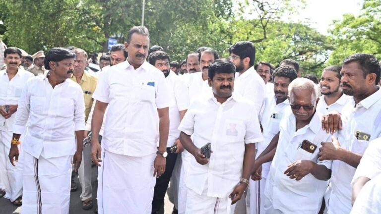 ‘அதிமுக உடையவில்லை..ஆனால்’: EPS-க்கு எஸ்.பி.வேலுமணி வைத்த செக்  