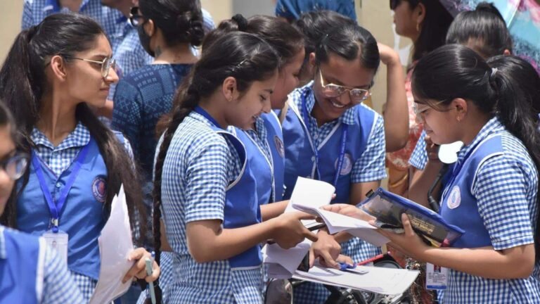வெளியாகிறது 12-ஆம் வகுப்பு தேர்வு முடிவுகள்! முதன்முறையாக வாட்ஸ்அப் மூலம் ரிசல்ட்  