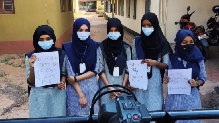 கர்நாடகா ஹிஜாப் தடையை நீக்கியது: புதிய உத்தரவு என்ன சொல்கிறது?  