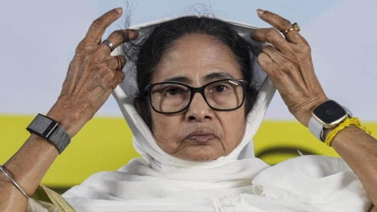 மேற்கு வங்காளத் தேர்தலில் மாபெரும் திருப்பம்! பவானிபூரில் மமதா பானர்ஜி படுதோல்வி  