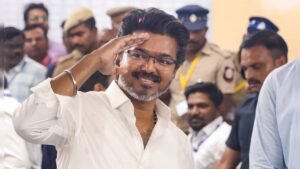அன்று கடைசி வரிசை.. இன்று சிம்மாசனம்! நேரு ஸ்டேடியத்தில் விஜய் படைக்கும் வரலாறு  
