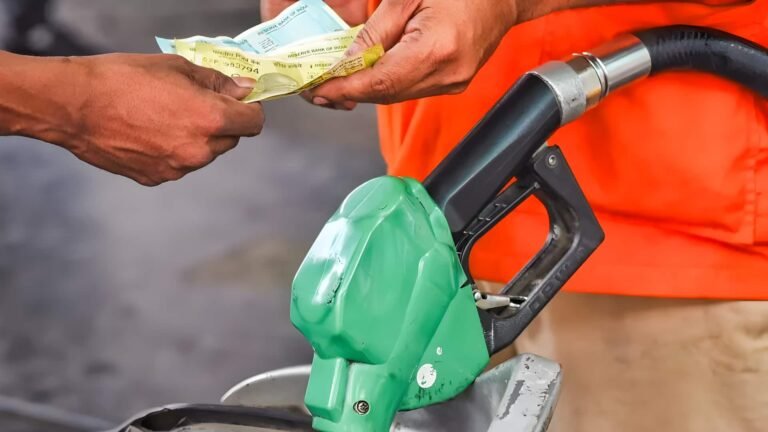 எரிபொருள் விலை Rs.2.7 உயர்வு; இது 10 நாட்களில் நான்காவது முறையாகும்  