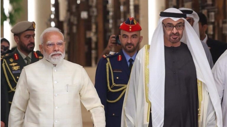 இந்தியாவும் ஐக்கிய அரபு அமீரகமும் பாதுகாப்பு மற்றும் எரிசக்தித் துறைகளில் ஒப்பந்தங்களில் கையெழுத்திட்டன  
