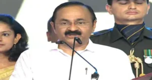 கேரள முதலமைச்சராக சதீசன் பதவியேற்பு – ஆளுநர் அர்லேக்கர் பதவிப்பிரமாணம் செய்து வைத்தார்!
