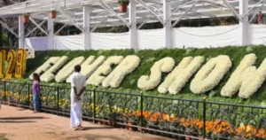 உதகையில் மலர் கண்காட்சியை காண குவிந்த சுற்றுலா பயணிகள்!