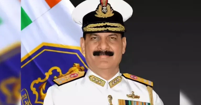 கடற்படை தலைமை தளபதி அட்மிரல் தினேஷ் திரிபாதி ஓய்வு பெற்றார்