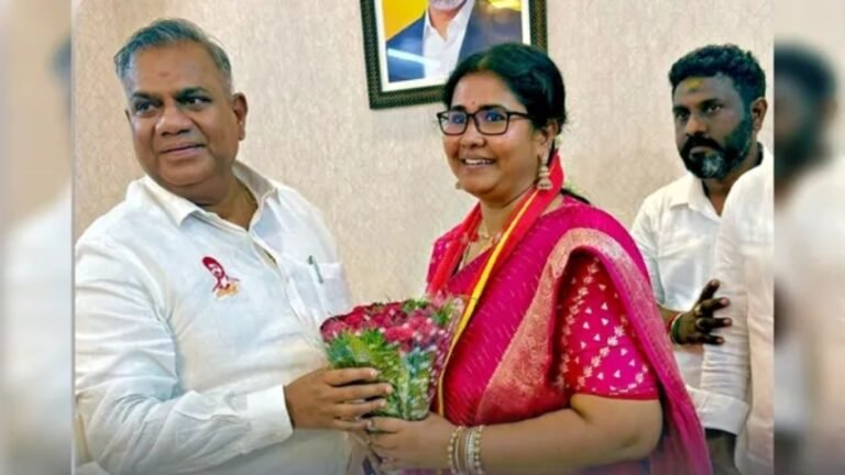 “பாஜகவின் ஊடகப் பொறுப்பாளர் கட்சியில் இருந்து விலகல் 