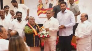பிரபல குணச்சித்திர நடிகர் டி.எஸ்.ஆர். சீனிவாசன் த.வெ.க-வில் இணைந்தார்!