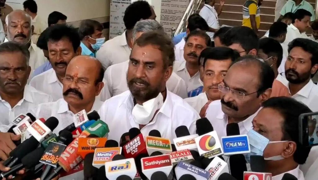 துணை பொதுச்செயலாளர் பதவி ஏற்க மாட்டேன்: வேலுமணி..!