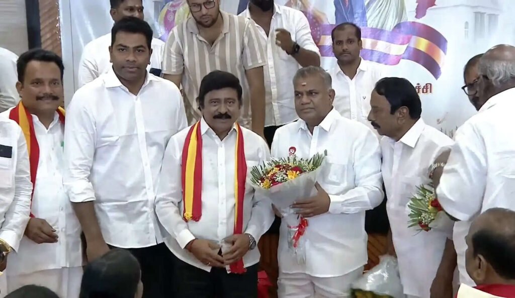 தவெகவில் இணைந்த இயக்குனர் ஆர்.வி. உதயகுமார் மற்றும் நடிகர் மன்சூர் அலிகான்..!