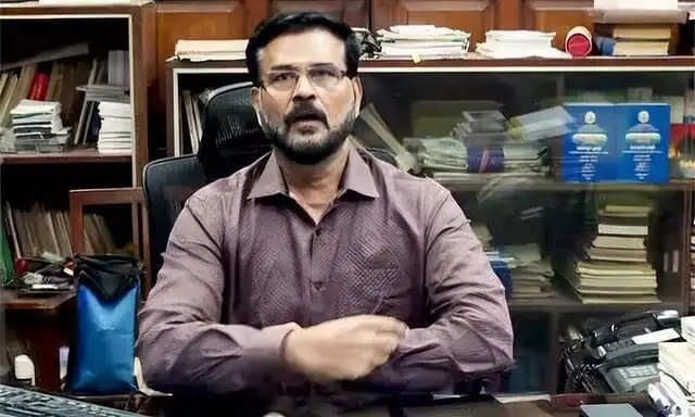 தமிழக சட்டசபை செயலாளர் சீனிவாசன் திடீர் ராஜினாமா..!!