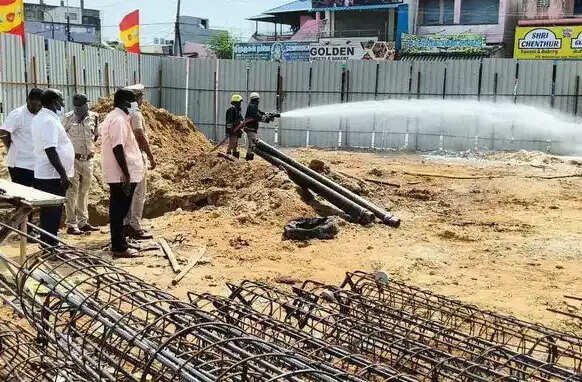 சென்னையில் பரபரப்பு..! கட்டுமான பணிக்காக பள்ளம் தோண்டிய போது கசிந்த மீத்தேன் வாயு..!!