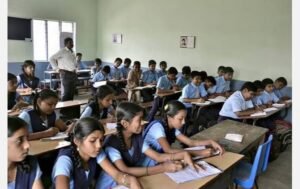 தனியார் பள்ளிகளுக்கு செக்..! இனி ஸ்கூல் பீஸ் நோட்டீஸ் போர்டுல தெளிவா இருக்கணும்… பறந்தது முக்கிய உத்தரவு..!! 