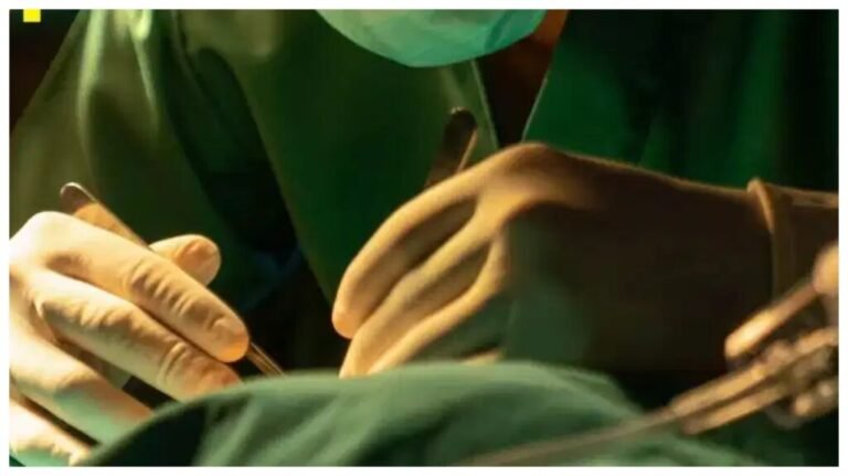 பிளாஸ்டிக் சர்ஜரி செய்த பெண்ணால் கண்களை மூட முடியவில்லை…