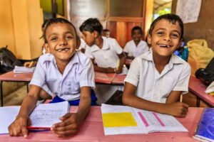 தமிழகம் முழுவதும் இன்று பள்ளிகள் திறப்பு..!!