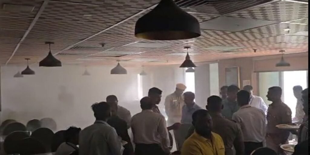 விஜய் தங்கியிருந்த டெல்லி இல்லத்தில் தீ விபத்து!