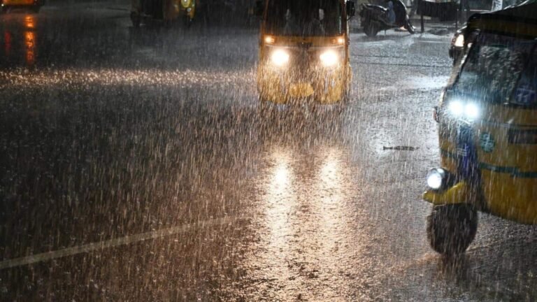 மழை வரபோகுதே! சென்னை உள்ளிட்ட 18 மாவட்டங்களில் மழை எச்சரிக்கை  