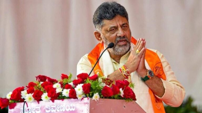 கர்நாடக முதல்வராக டிகே சிவக்குமார் பதவியேற்றார்  