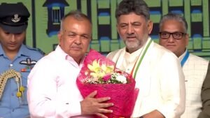 கர்நாடகா: பதவியேற்ற 2 நாட்களில் சிவகுமார் அமைச்சரவையிலிருந்து விலகிய அமைச்சர்  