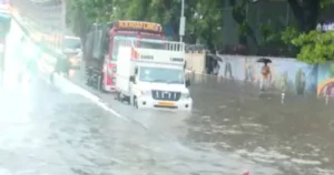 மும்பையில் கனமழை – பொதுமக்களின் இயல்பு வாழ்க்கை பாதிப்பு!