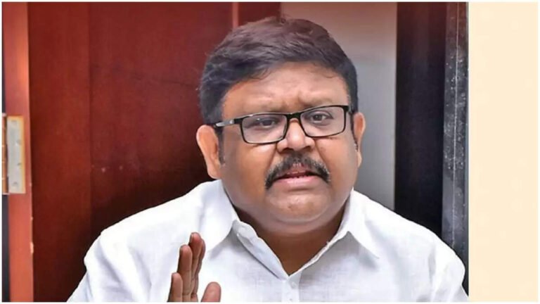 “எம்ஜிஆர் போன்று காலத்தின் கட்டாயம் விஜய்” – வைகைச்செல்வன்