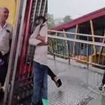 “ஒரே மணி நேரத்துல ₹5,000 லாபமா?”  குடை விற்ற நபர்…. பிசினஸ் மூளையை பார்த்து மிரண்ட நெட்டிசன்கள்….!! 