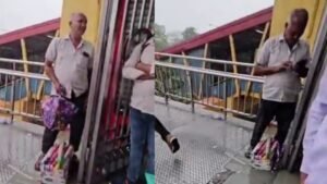 “ஒரே மணி நேரத்துல ₹5,000 லாபமா?”  குடை விற்ற நபர்…. பிசினஸ் மூளையை பார்த்து மிரண்ட நெட்டிசன்கள்….!! 