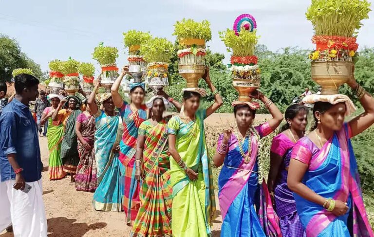 உங்கள் வாழ்வும் வம்சமும் செழிக்க வேண்டுமா? ஆடி மாத முளைப்பாரி வழிபாட்டின் மகிமைகள்