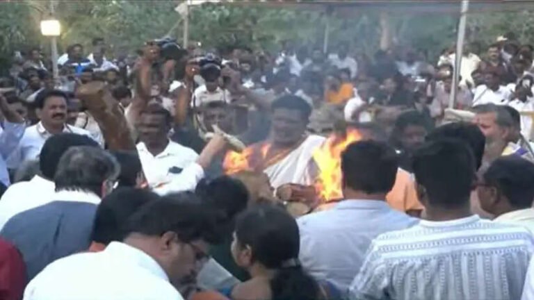 முழு அரசு மரியாதை உடன் பாடகி எஸ்.ஜானகி உடல் தகனம்