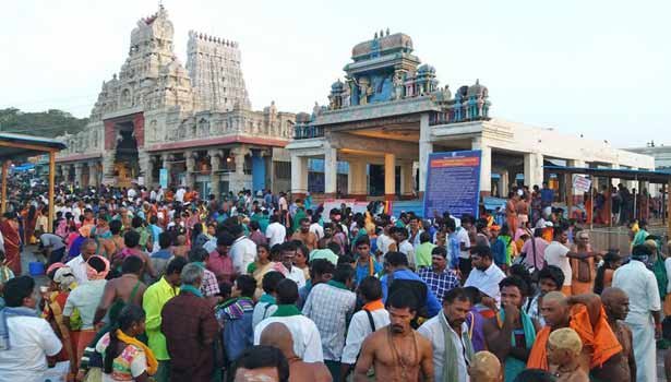 திருச்செந்தூர் முருகன் கோயிலில் தரிசன நேரம் குறைப்பு – பக்தர்கள் அதிர்ச்சி