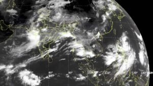 இந்தியாவிலிருந்து தென்கொரியா வரை 10,000 கிமீ மழை மேகங்கள்: செயற்கைக்கோள் படத்தில் அரிய காட்சி  