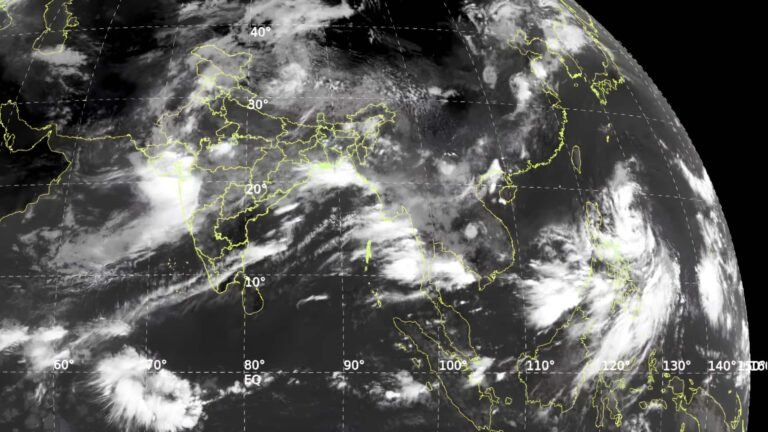 இந்தியாவிலிருந்து தென்கொரியா வரை 10,000 கிமீ மழை மேகங்கள்: செயற்கைக்கோள் படத்தில் அரிய காட்சி  