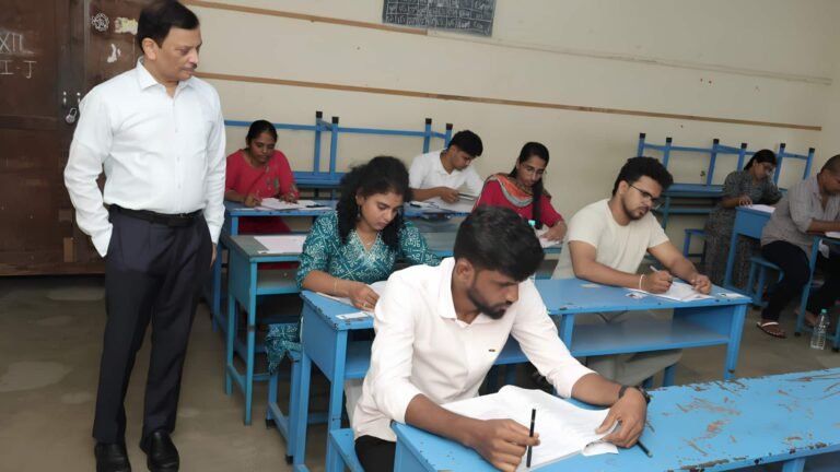 டிஎன்பிஎஸ்சி குரூப்-1 தேர்வு தேதி மாற்றம்! அதிகாரப்பூர்வ புதிய தேதி மற்றும் பணியிடங்கள் எண்ணிக்கை – முழு விபரம்  