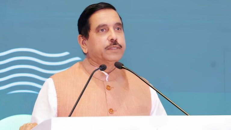 புதிய மத்திய கல்வி அமைச்சராக பிரஹலாத் ஜோஷி நியமனம்  