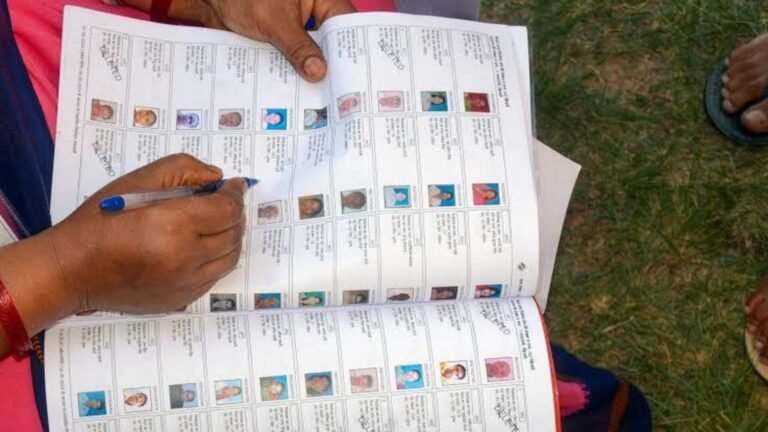 வாக்காளர் பட்டியலில் பெயர் சேர்க்க புதிய நிபந்தனை: இணையதளப் பதிவில் ‘SIR’ விவரங்களை கட்டாயமாக்கிய தேர்தல் ஆணையம்  
