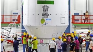 இஸ்ரோவிலிருந்து கொத்தாக வெளியேறும் சீனியர் விஞ்ஞானிகள்; சந்திரயான்-3, ககன்யான் முக்கிய புள்ளிகள் ராஜினாமா  