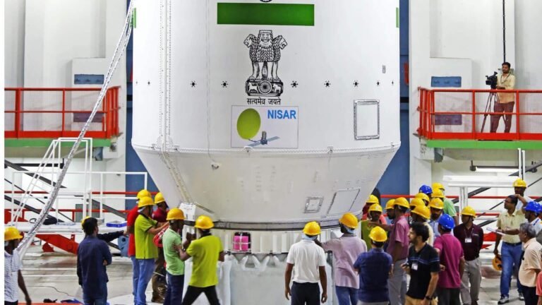 இஸ்ரோவிலிருந்து கொத்தாக வெளியேறும் சீனியர் விஞ்ஞானிகள்; சந்திரயான்-3, ககன்யான் முக்கிய புள்ளிகள் ராஜினாமா  
