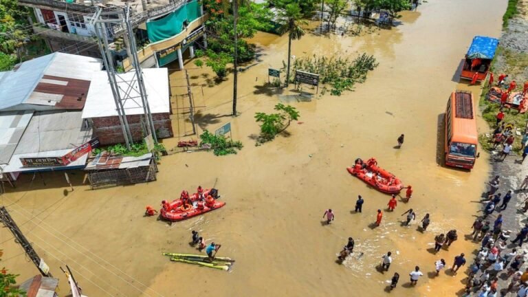 அசாம் வெள்ளப்பெருக்கு: உயிரிழப்பு 75 ஆக உயர்வு