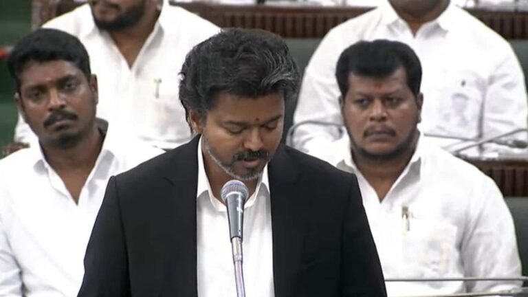 கரூர் விவாகரம்: உச்ச நீதிமன்றத்தில் திமுகவுக்கு குட்டு; முதல்வர் விஜய் கரூர் செல்வதில் எந்தச் சிக்கலும் இல்லை  