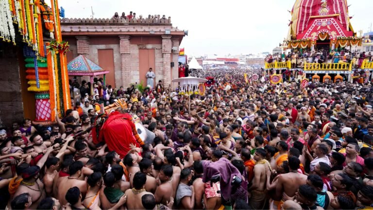 பூரி ஜெகநாதர் ரத யாத்திரையில் நெரிசல்! 200க்கும் மேற்பட்டோர் மருத்துவமனையில் அனுமதி! ஒருவர் பலி?  