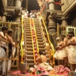 சபரிமலை ஐயப்பன் கோயிலில் படிபூஜை – பக்தர்கள் வழிபாடு!