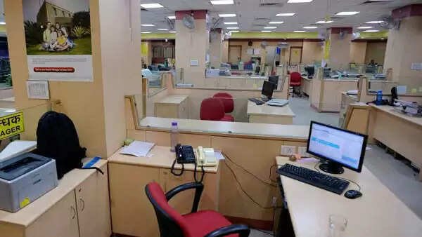வங்கியில் வேலை தேடுகிறீர்களா? டிகிரி முடித்தவர்கள் விண்ணப்பிக்கலாம்..!!