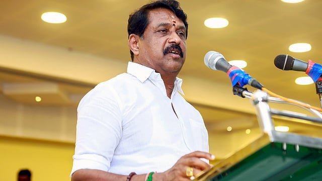 “17-வது இடத்திற்குத் தள்ளப்பட்ட தமிழகம்!” “74% சரிந்த முதலீடுகள்!”